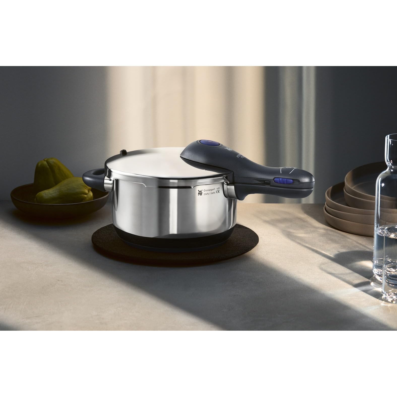 wmf-perfect-plus-one-pot-schnellkochtopf-induktion-6-5-l-mit-dampfgareinsatz-fla image 2